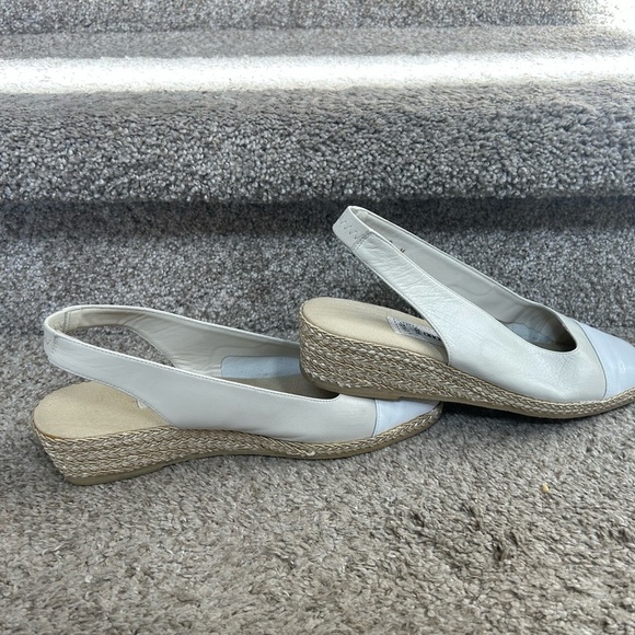 Andre Assous espadrille wedge sling back. Made in Spain. Size 8. EUC. White/tan - Picture 5 of 15